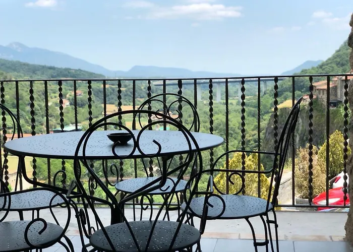 Castell Apartment